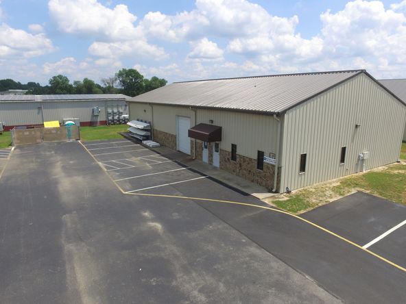 Venture Business Center: 180-187 Kent Dr, Seaford, DE 19973